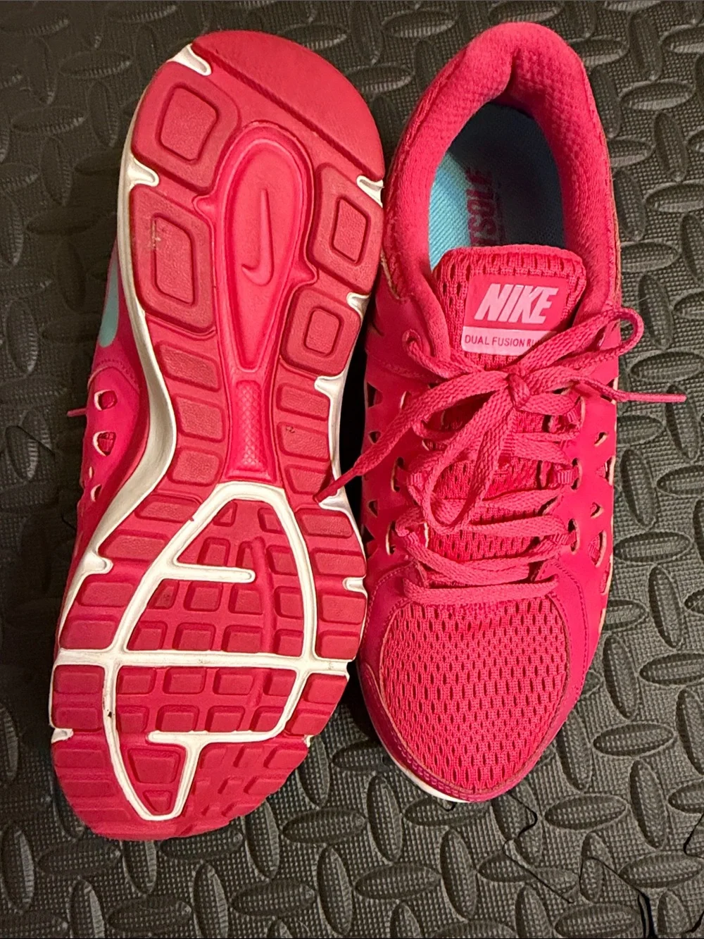 Dual Fusion Nike Women’s Bright Pink Athletic rynning Lace-Up Sneakers